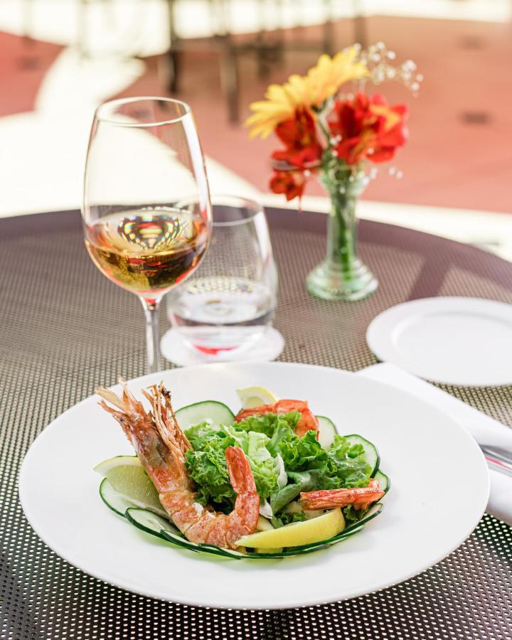 Diplomatichotel Мендоса Екстер'єр фото A prawn salad