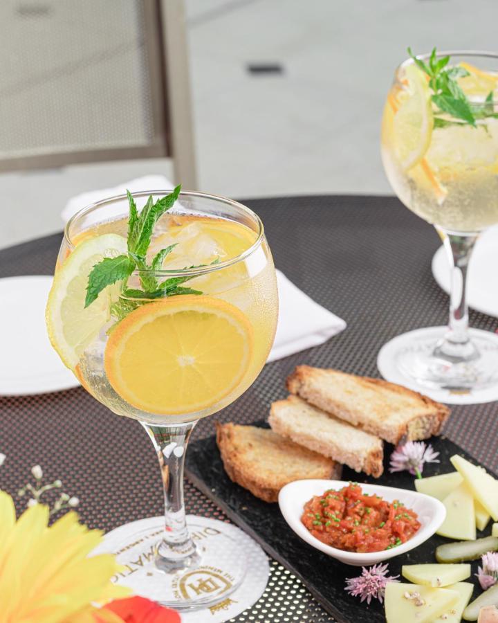 Diplomatichotel Мендоса Екстер'єр фото A glass of French 75