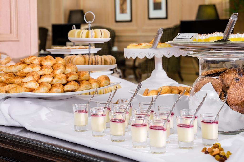Diplomatichotel Мендоса Екстер'єр фото A dessert buffet