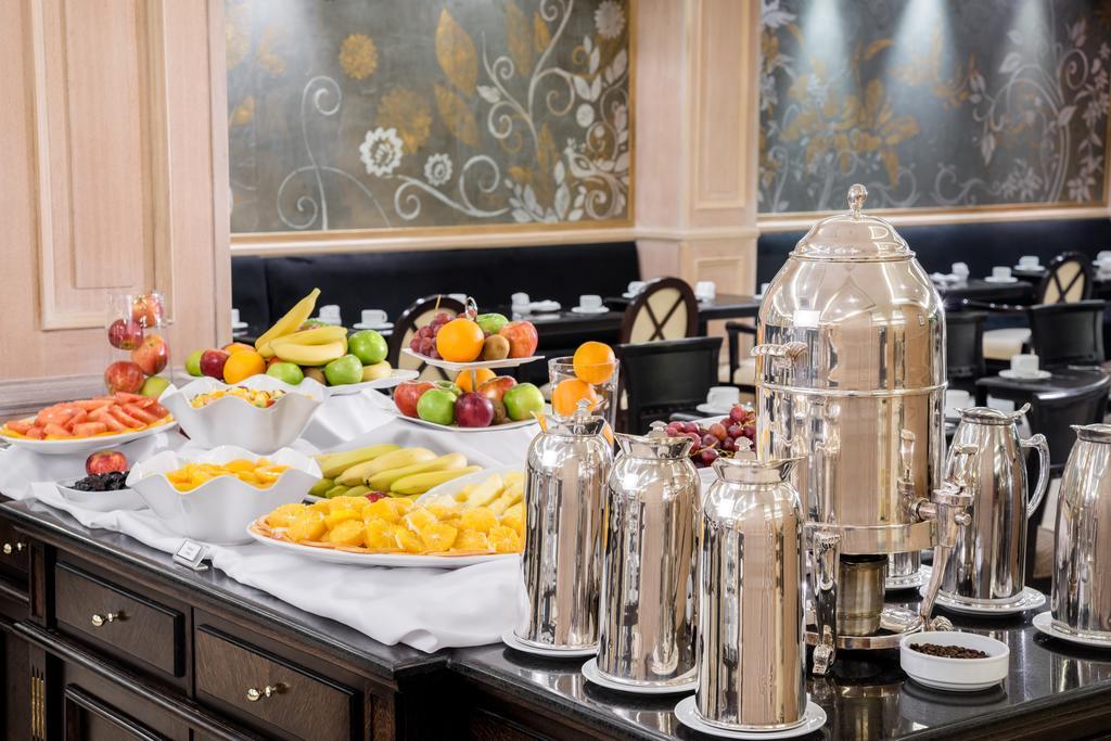Diplomatichotel Мендоса Екстер'єр фото A buffet at a hotel