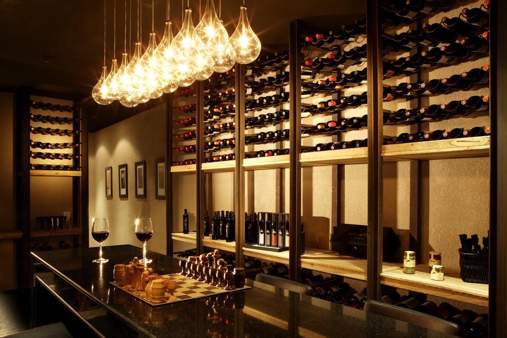 Diplomatichotel Мендоса Екстер'єр фото Wine cellar at the restaurant